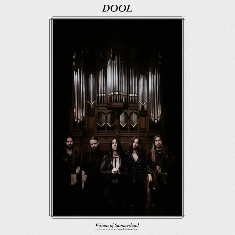 DOOL - Visions Of Summerland (Live At Arminius Church Rotterdam) · TRANSPARENT 2LP · Bild 1 DOOL - Visions Of Summerland (Live At Arminius Church Rotterdam) · TRANSPARENT 2LP (Heavy Rock Vinyl) · Bild 1